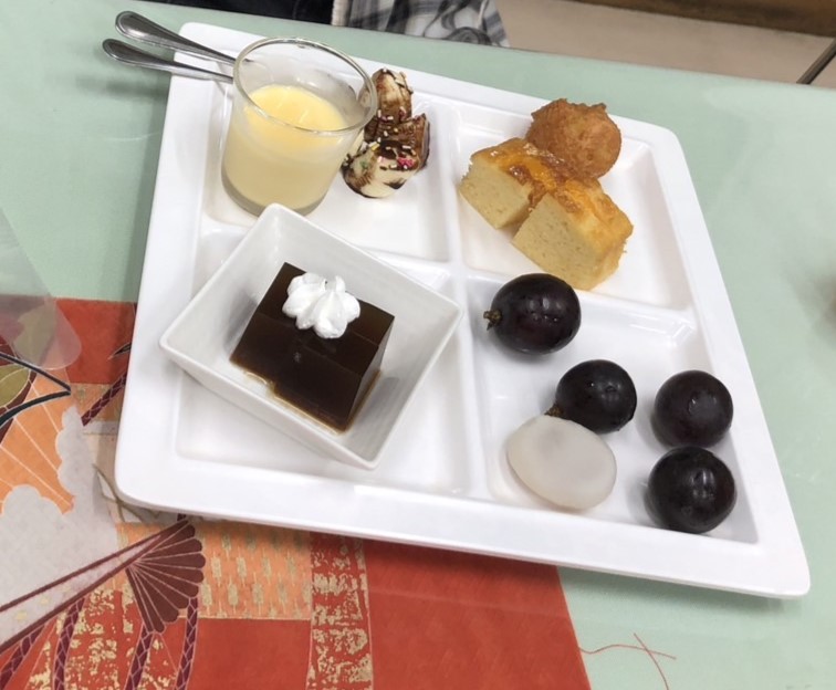 ビュッフェでの食事